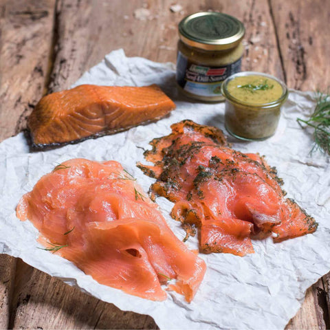 Geschenkkorb für Genussliebhaber mit toller Lachs-Auswahl von der Räucherei Hoffmann.