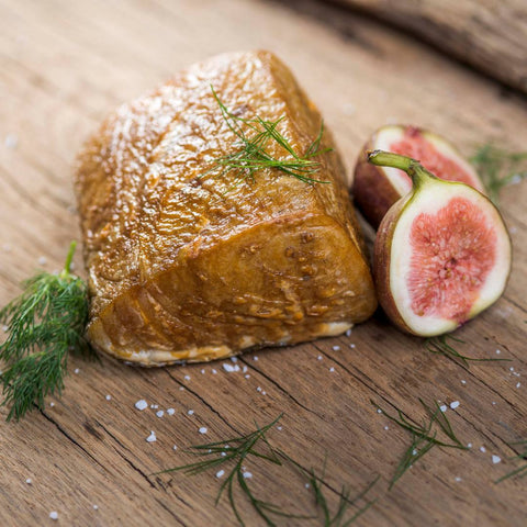 Grätenfreies Buttermakrelenfilet aus dem Buchenholzrauch, frisch geräuchert von der Räucherei Hoffmann.