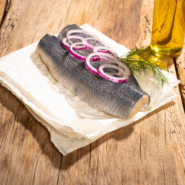 Saftiger Bismarckhering in würziger Marinade erhältich bei der Räucherei Hoffmann