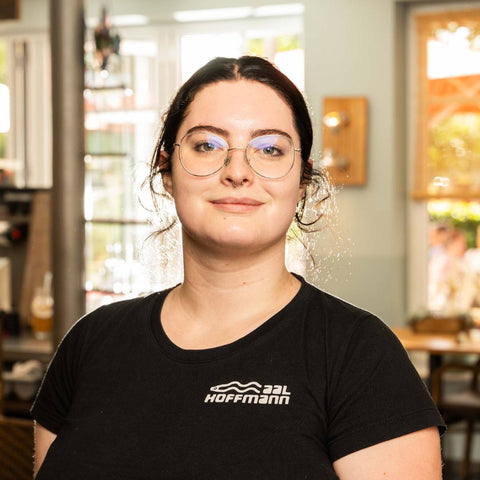 Emily aus dem Team von Aal Hoffmann.