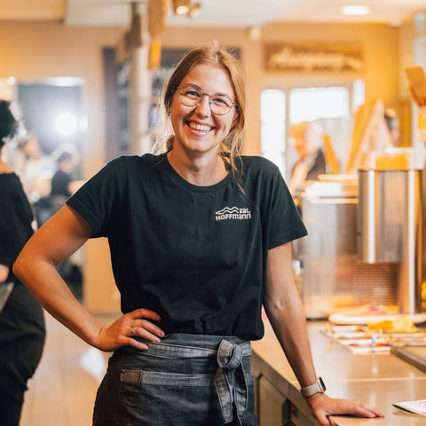 Lena aus dem Team von Aal Hoffmann am Dümmer-See.